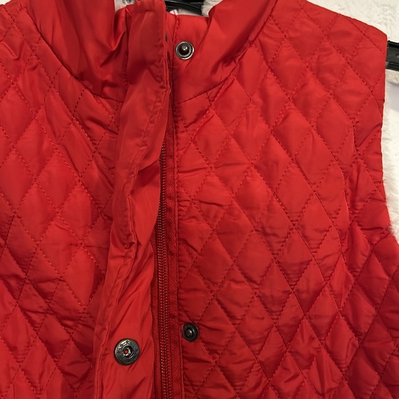 Girls Red Puffer Vest with White Fur - Picture 4 of 9